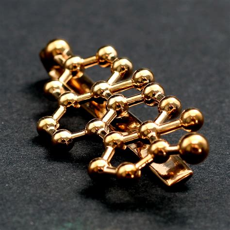 Why Gold And Silver Behave So Differently
