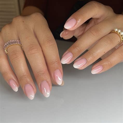 Uñas Almendradas Cortas